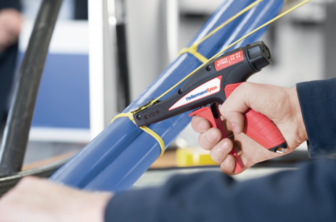 Cable tie tensioning tool for 4.6-13.5mm, manual, red/black